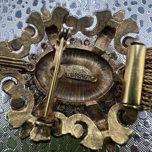 Florenza Roman Soldier Cameo Intaglio Tassel Signed Brooch Pin Vintage Gold TOne - Picture 4 of 7